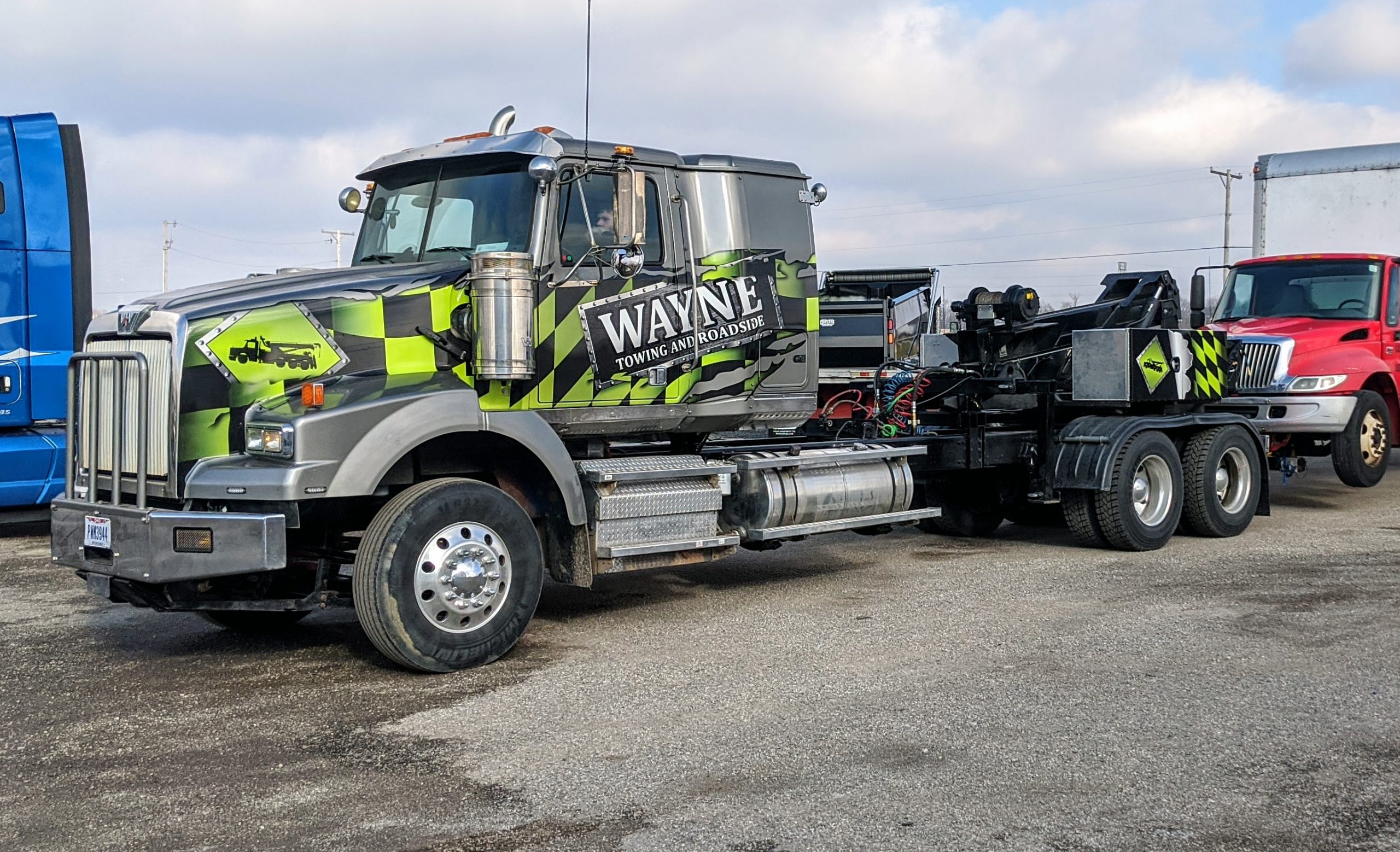 Heavy Duty Truck Towing - Wayne Truck & Trailer LLC